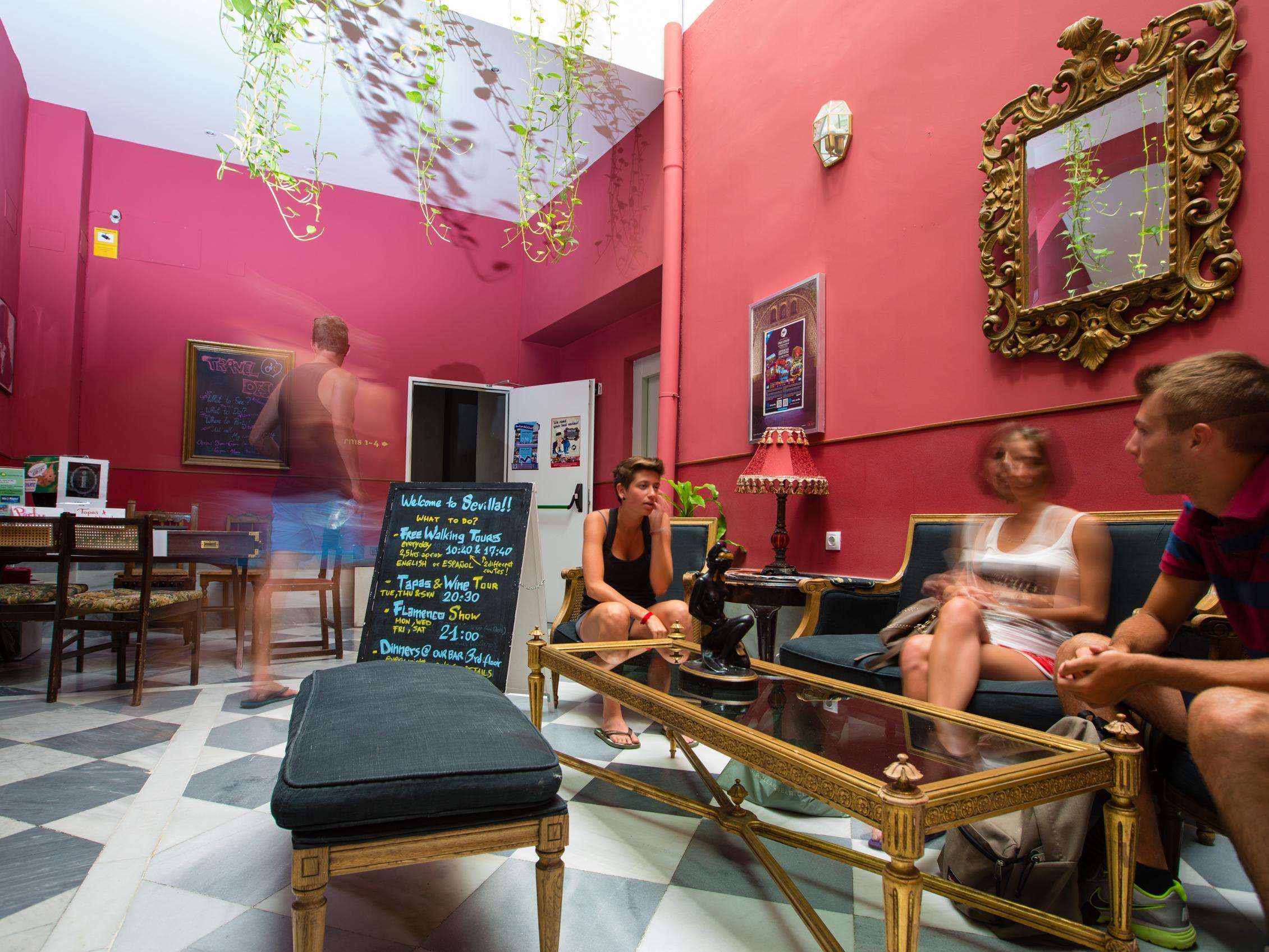 Oasis Mochileros' Palace